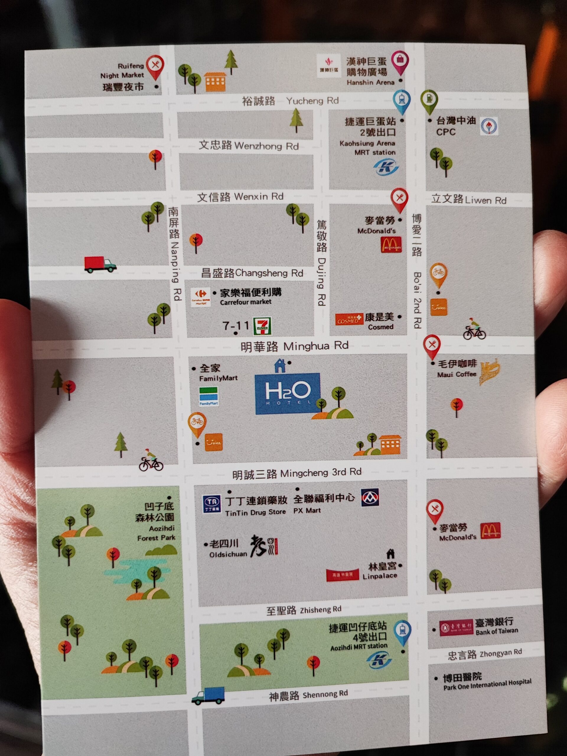 H₂O Hotel 水京棧國際酒店,台灣旅遊,特製早餐,網美最愛,頂樓透明水族箱泳池,高雄,高雄飯店