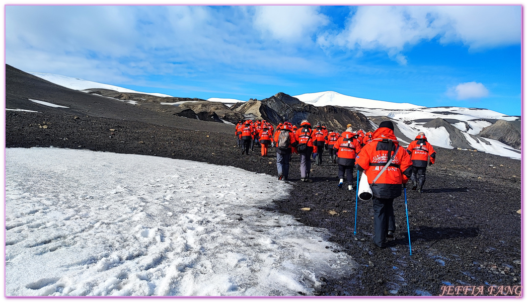 Antarctica,企鵝島Penguin Island,利文斯頓島Livingston Island,南極巡遊,南極旅遊,南極登島,南設得蘭群島South Shetlands,星輝號Le Lyrial,極地之旅,欺騙島,沃克灣漢那角Walker Bay in Hannah Point,特勒風灣Telefon Bay,迪塞普遜島Deception Island,迪肯峰Deacon Peak,鳳凰旅遊,龐洛PONANT郵輪