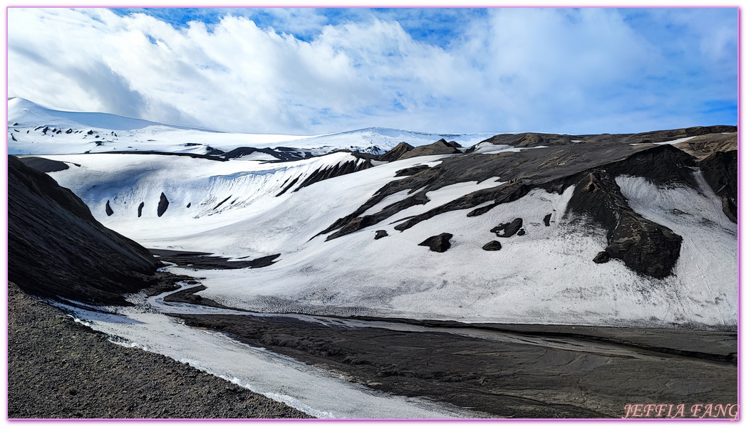 Antarctica,企鵝島Penguin Island,利文斯頓島Livingston Island,南極巡遊,南極旅遊,南極登島,南設得蘭群島South Shetlands,星輝號Le Lyrial,極地之旅,欺騙島,沃克灣漢那角Walker Bay in Hannah Point,特勒風灣Telefon Bay,迪塞普遜島Deception Island,迪肯峰Deacon Peak,鳳凰旅遊,龐洛PONANT郵輪