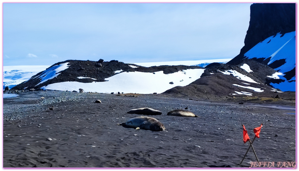 Antarctica,企鵝島Penguin Island,利文斯頓島Livingston Island,南極巡遊,南極旅遊,南極登島,南設得蘭群島South Shetlands,星輝號Le Lyrial,極地之旅,欺騙島,沃克灣漢那角Walker Bay in Hannah Point,特勒風灣Telefon Bay,迪塞普遜島Deception Island,迪肯峰Deacon Peak,鳳凰旅遊,龐洛PONANT郵輪