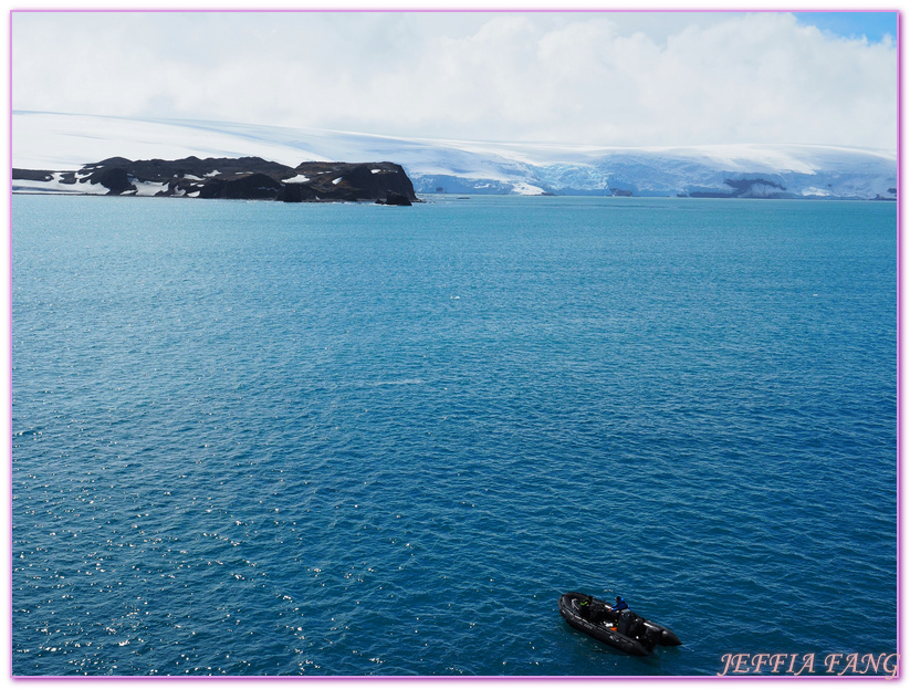 Antarctica,企鵝島Penguin Island,利文斯頓島Livingston Island,南極巡遊,南極旅遊,南極登島,南設得蘭群島South Shetlands,星輝號Le Lyrial,極地之旅,欺騙島,沃克灣漢那角Walker Bay in Hannah Point,特勒風灣Telefon Bay,迪塞普遜島Deception Island,迪肯峰Deacon Peak,鳳凰旅遊,龐洛PONANT郵輪