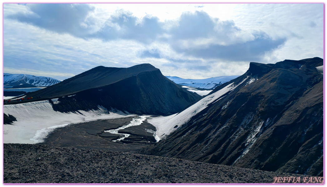 Antarctica,企鵝島Penguin Island,利文斯頓島Livingston Island,南極巡遊,南極旅遊,南極登島,南設得蘭群島South Shetlands,星輝號Le Lyrial,極地之旅,欺騙島,沃克灣漢那角Walker Bay in Hannah Point,特勒風灣Telefon Bay,迪塞普遜島Deception Island,迪肯峰Deacon Peak,鳳凰旅遊,龐洛PONANT郵輪