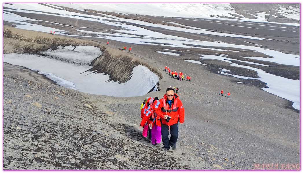 Antarctica,企鵝島Penguin Island,利文斯頓島Livingston Island,南極巡遊,南極旅遊,南極登島,南設得蘭群島South Shetlands,星輝號Le Lyrial,極地之旅,欺騙島,沃克灣漢那角Walker Bay in Hannah Point,特勒風灣Telefon Bay,迪塞普遜島Deception Island,迪肯峰Deacon Peak,鳳凰旅遊,龐洛PONANT郵輪