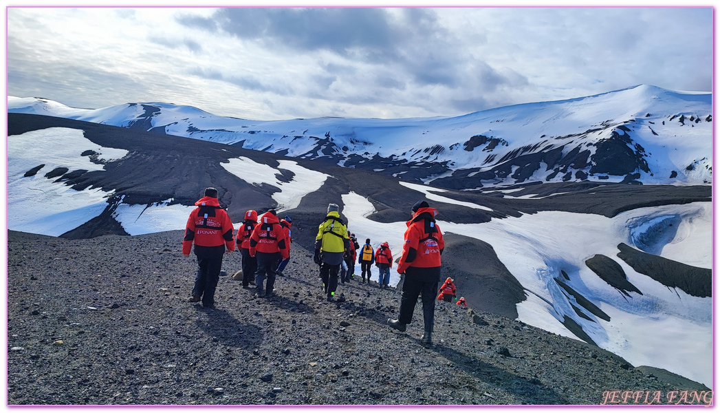 Antarctica,企鵝島Penguin Island,利文斯頓島Livingston Island,南極巡遊,南極旅遊,南極登島,南設得蘭群島South Shetlands,星輝號Le Lyrial,極地之旅,欺騙島,沃克灣漢那角Walker Bay in Hannah Point,特勒風灣Telefon Bay,迪塞普遜島Deception Island,迪肯峰Deacon Peak,鳳凰旅遊,龐洛PONANT郵輪