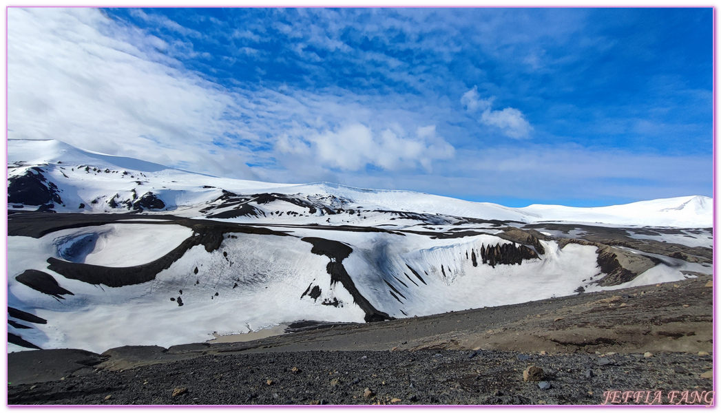 Antarctica,企鵝島Penguin Island,利文斯頓島Livingston Island,南極巡遊,南極旅遊,南極登島,南設得蘭群島South Shetlands,星輝號Le Lyrial,極地之旅,欺騙島,沃克灣漢那角Walker Bay in Hannah Point,特勒風灣Telefon Bay,迪塞普遜島Deception Island,迪肯峰Deacon Peak,鳳凰旅遊,龐洛PONANT郵輪