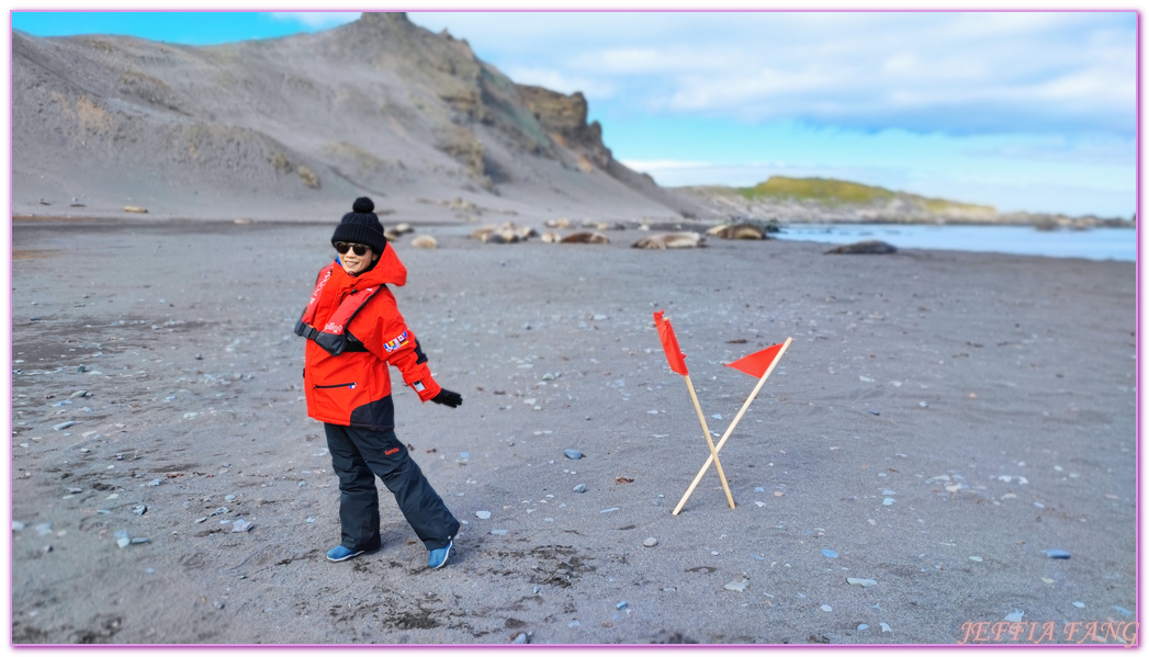 Antarctica,企鵝島Penguin Island,利文斯頓島Livingston Island,南極巡遊,南極旅遊,南極登島,南設得蘭群島South Shetlands,星輝號Le Lyrial,極地之旅,欺騙島,沃克灣漢那角Walker Bay in Hannah Point,特勒風灣Telefon Bay,迪塞普遜島Deception Island,迪肯峰Deacon Peak,鳳凰旅遊,龐洛PONANT郵輪