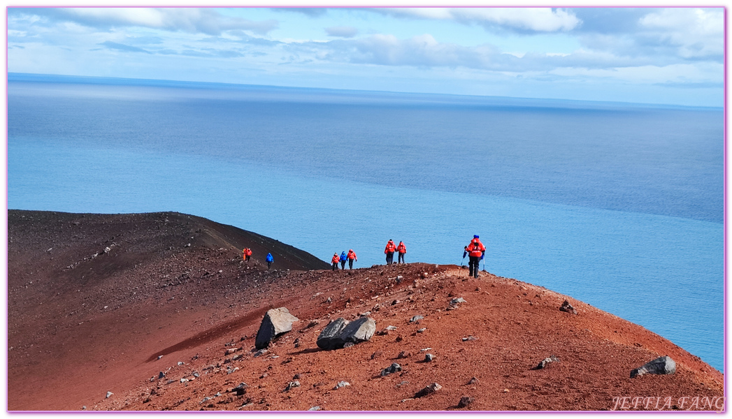 Antarctica,企鵝島Penguin Island,利文斯頓島Livingston Island,南極巡遊,南極旅遊,南極登島,南設得蘭群島South Shetlands,星輝號Le Lyrial,極地之旅,欺騙島,沃克灣漢那角Walker Bay in Hannah Point,特勒風灣Telefon Bay,迪塞普遜島Deception Island,迪肯峰Deacon Peak,鳳凰旅遊,龐洛PONANT郵輪