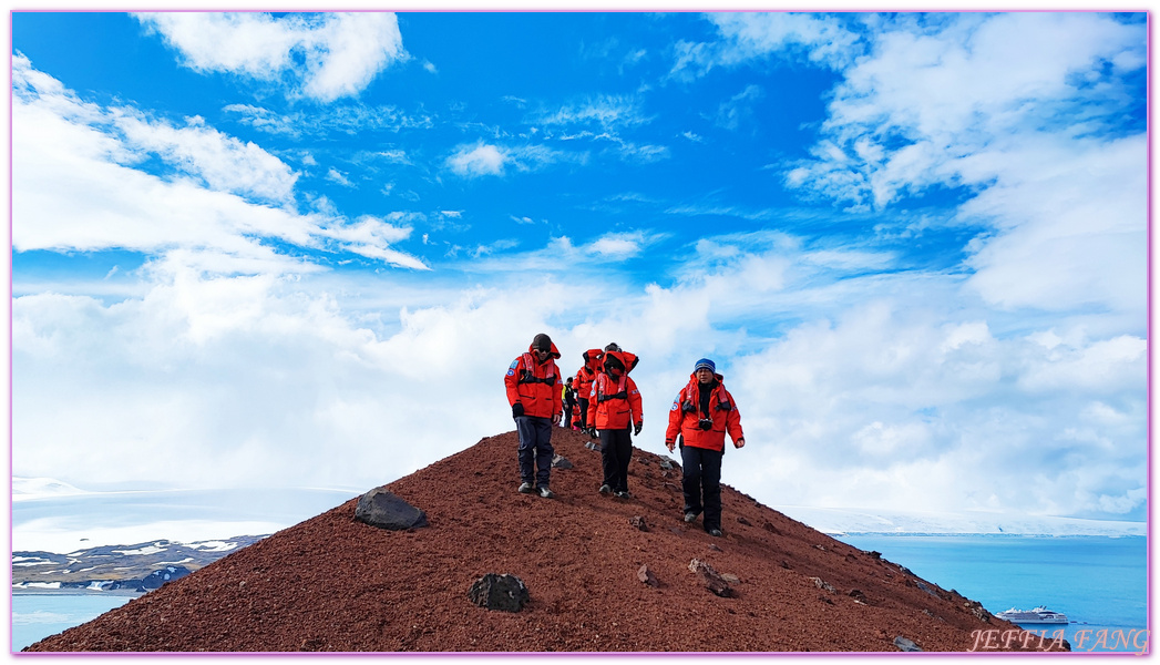 Antarctica,企鵝島Penguin Island,利文斯頓島Livingston Island,南極巡遊,南極旅遊,南極登島,南設得蘭群島South Shetlands,星輝號Le Lyrial,極地之旅,欺騙島,沃克灣漢那角Walker Bay in Hannah Point,特勒風灣Telefon Bay,迪塞普遜島Deception Island,迪肯峰Deacon Peak,鳳凰旅遊,龐洛PONANT郵輪