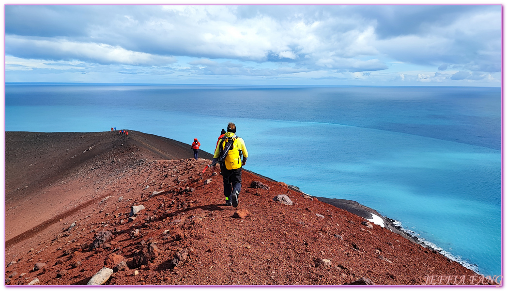 Antarctica,企鵝島Penguin Island,利文斯頓島Livingston Island,南極巡遊,南極旅遊,南極登島,南設得蘭群島South Shetlands,星輝號Le Lyrial,極地之旅,欺騙島,沃克灣漢那角Walker Bay in Hannah Point,特勒風灣Telefon Bay,迪塞普遜島Deception Island,迪肯峰Deacon Peak,鳳凰旅遊,龐洛PONANT郵輪