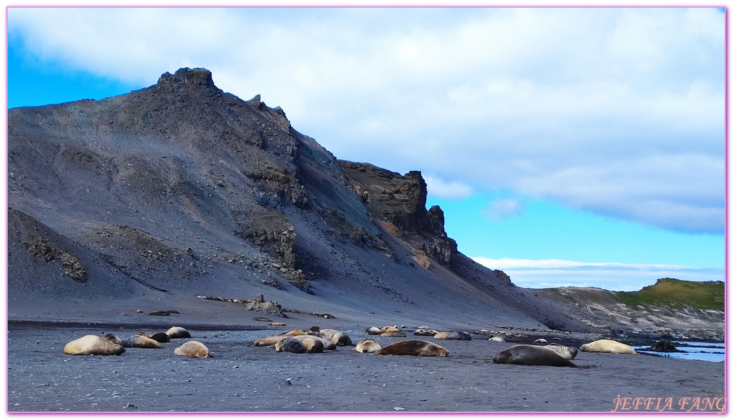 Antarctica,企鵝島Penguin Island,利文斯頓島Livingston Island,南極巡遊,南極旅遊,南極登島,南設得蘭群島South Shetlands,星輝號Le Lyrial,極地之旅,欺騙島,沃克灣漢那角Walker Bay in Hannah Point,特勒風灣Telefon Bay,迪塞普遜島Deception Island,迪肯峰Deacon Peak,鳳凰旅遊,龐洛PONANT郵輪