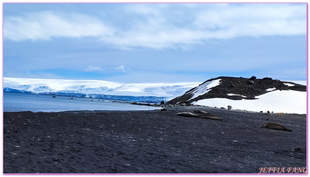 Antarctica,企鵝島Penguin Island,利文斯頓島Livingston Island,南極巡遊,南極旅遊,南極登島,南設得蘭群島South Shetlands,星輝號Le Lyrial,極地之旅,欺騙島,沃克灣漢那角Walker Bay in Hannah Point,特勒風灣Telefon Bay,迪塞普遜島Deception Island,迪肯峰Deacon Peak,鳳凰旅遊,龐洛PONANT郵輪