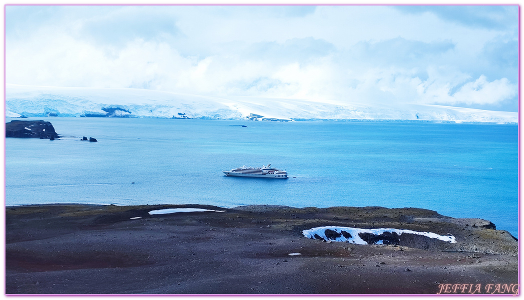 Antarctica,企鵝島Penguin Island,利文斯頓島Livingston Island,南極巡遊,南極旅遊,南極登島,南設得蘭群島South Shetlands,星輝號Le Lyrial,極地之旅,欺騙島,沃克灣漢那角Walker Bay in Hannah Point,特勒風灣Telefon Bay,迪塞普遜島Deception Island,迪肯峰Deacon Peak,鳳凰旅遊,龐洛PONANT郵輪