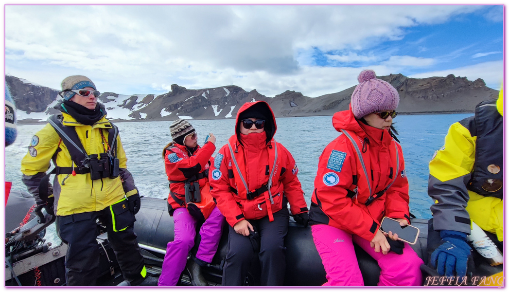 Antarctica,企鵝島Penguin Island,利文斯頓島Livingston Island,南極巡遊,南極旅遊,南極登島,南設得蘭群島South Shetlands,星輝號Le Lyrial,極地之旅,欺騙島,沃克灣漢那角Walker Bay in Hannah Point,特勒風灣Telefon Bay,迪塞普遜島Deception Island,迪肯峰Deacon Peak,鳳凰旅遊,龐洛PONANT郵輪