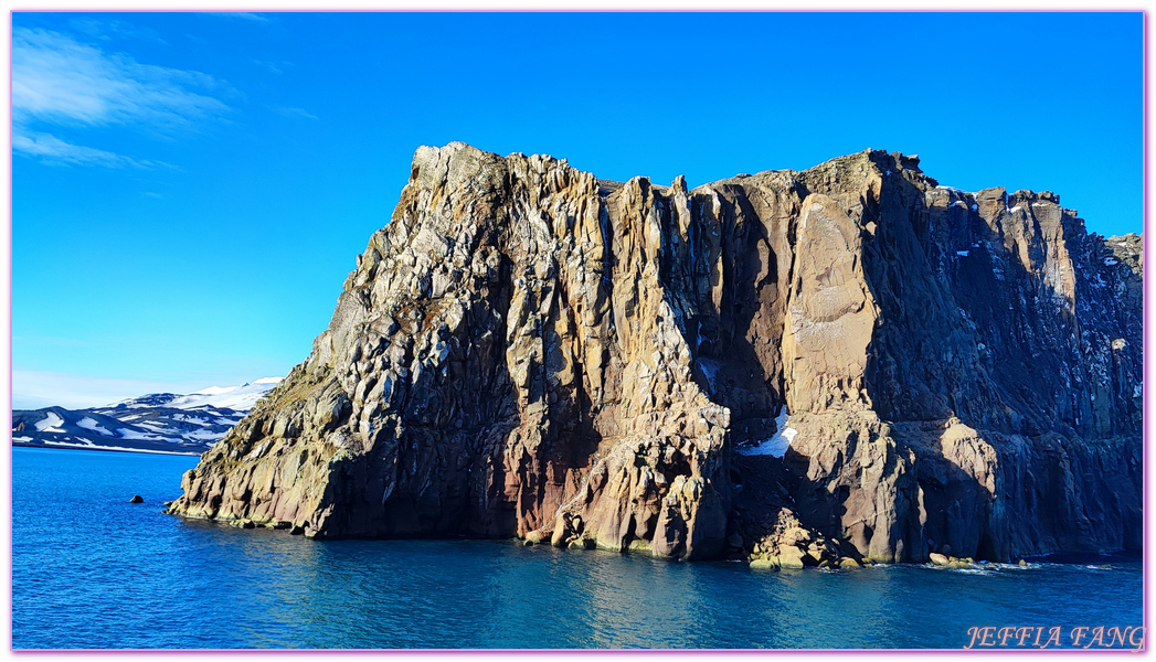 Antarctica,企鵝島Penguin Island,利文斯頓島Livingston Island,南極巡遊,南極旅遊,南極登島,南設得蘭群島South Shetlands,星輝號Le Lyrial,極地之旅,欺騙島,沃克灣漢那角Walker Bay in Hannah Point,特勒風灣Telefon Bay,迪塞普遜島Deception Island,迪肯峰Deacon Peak,鳳凰旅遊,龐洛PONANT郵輪