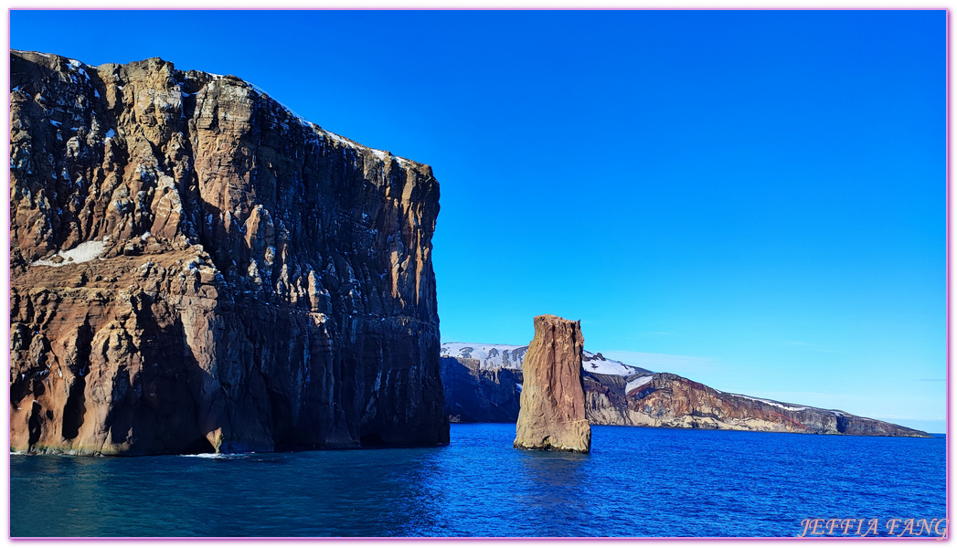 Antarctica,企鵝島Penguin Island,利文斯頓島Livingston Island,南極巡遊,南極旅遊,南極登島,南設得蘭群島South Shetlands,星輝號Le Lyrial,極地之旅,欺騙島,沃克灣漢那角Walker Bay in Hannah Point,特勒風灣Telefon Bay,迪塞普遜島Deception Island,迪肯峰Deacon Peak,鳳凰旅遊,龐洛PONANT郵輪