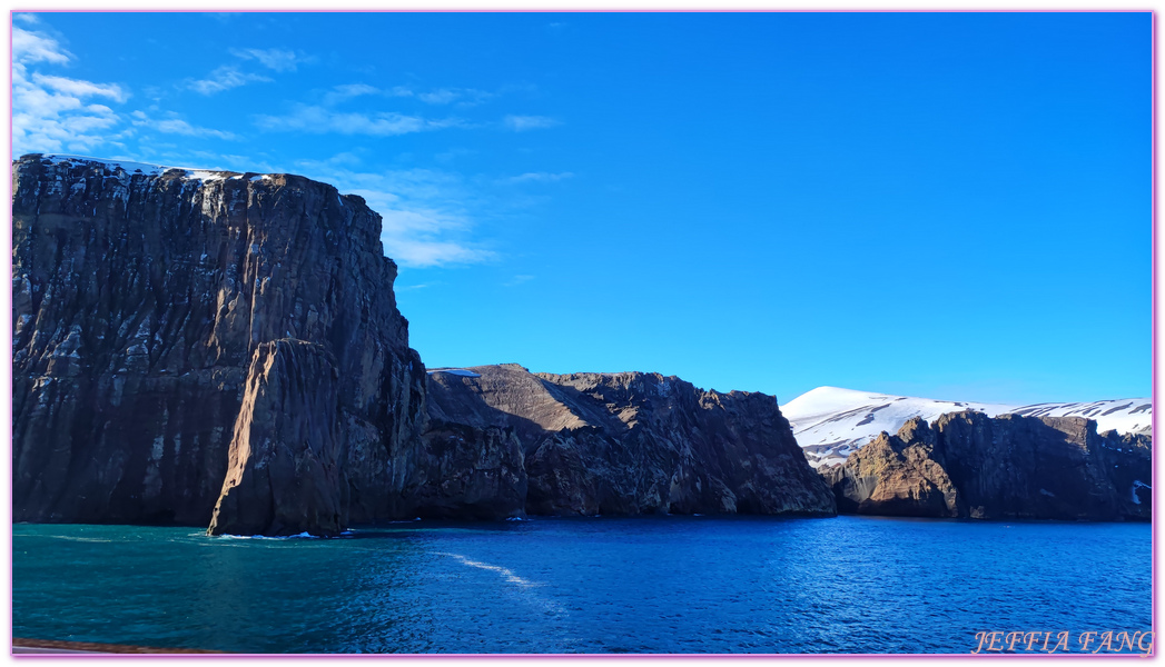 Antarctica,企鵝島Penguin Island,利文斯頓島Livingston Island,南極巡遊,南極旅遊,南極登島,南設得蘭群島South Shetlands,星輝號Le Lyrial,極地之旅,欺騙島,沃克灣漢那角Walker Bay in Hannah Point,特勒風灣Telefon Bay,迪塞普遜島Deception Island,迪肯峰Deacon Peak,鳳凰旅遊,龐洛PONANT郵輪