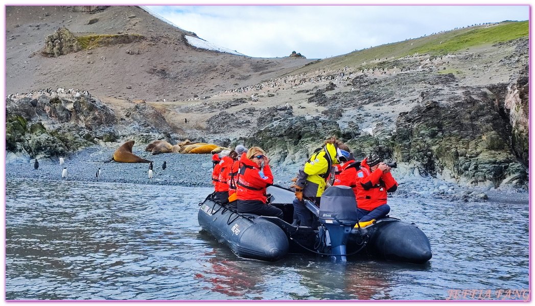 Antarctica,企鵝島Penguin Island,利文斯頓島Livingston Island,南極巡遊,南極旅遊,南極登島,南設得蘭群島South Shetlands,星輝號Le Lyrial,極地之旅,欺騙島,沃克灣漢那角Walker Bay in Hannah Point,特勒風灣Telefon Bay,迪塞普遜島Deception Island,迪肯峰Deacon Peak,鳳凰旅遊,龐洛PONANT郵輪