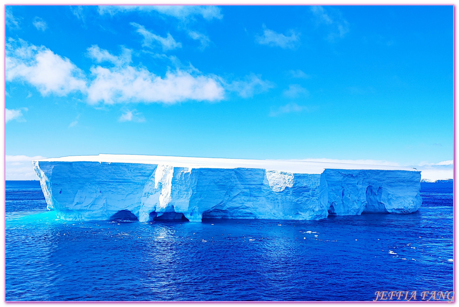 Antarctica,世界極地之旅,企鵝公路,企鵝孵蛋,企鵝跳水,南極旅遊,威德爾海峽Weddell Sea,布朗海崖Brown Bluff,平頂冰山,龐洛PONANT郵輪星輝號LE LYRIAL