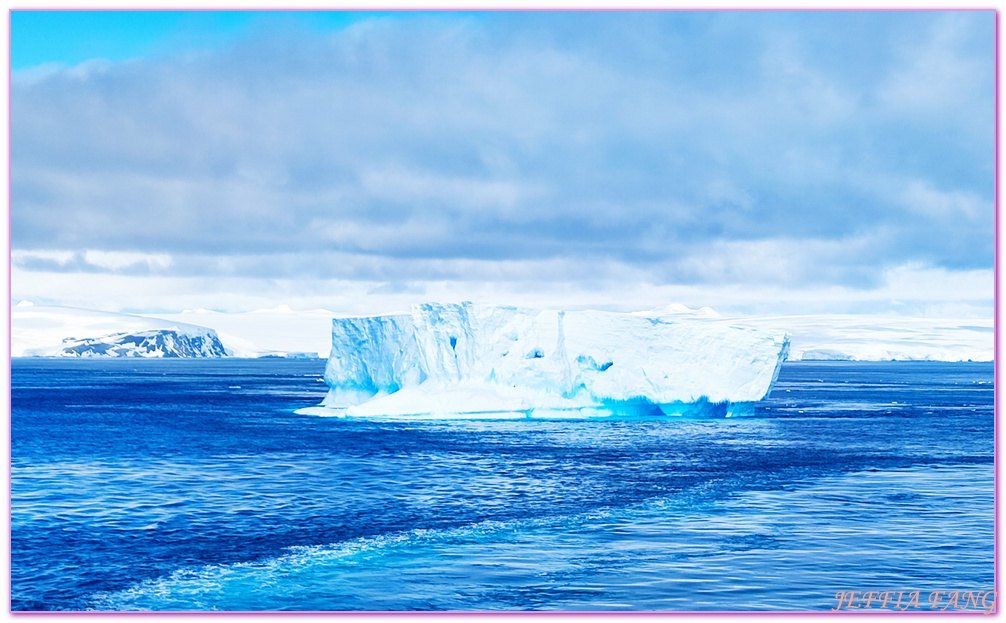 Antarctica,世界極地之旅,企鵝公路,企鵝孵蛋,企鵝跳水,南極旅遊,威德爾海峽Weddell Sea,布朗海崖Brown Bluff,平頂冰山,龐洛PONANT郵輪星輝號LE LYRIAL