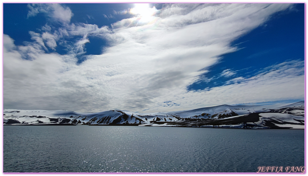 Antarctica,企鵝島Penguin Island,利文斯頓島Livingston Island,南極巡遊,南極旅遊,南極登島,南設得蘭群島South Shetlands,星輝號Le Lyrial,極地之旅,欺騙島,沃克灣漢那角Walker Bay in Hannah Point,特勒風灣Telefon Bay,迪塞普遜島Deception Island,迪肯峰Deacon Peak,鳳凰旅遊,龐洛PONANT郵輪