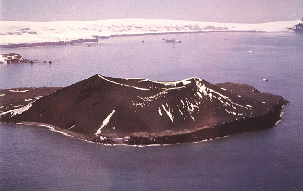 Antarctica,企鵝島Penguin Island,利文斯頓島Livingston Island,南極巡遊,南極旅遊,南極登島,南設得蘭群島South Shetlands,星輝號Le Lyrial,極地之旅,欺騙島,沃克灣漢那角Walker Bay in Hannah Point,特勒風灣Telefon Bay,迪塞普遜島Deception Island,迪肯峰Deacon Peak,鳳凰旅遊,龐洛PONANT郵輪