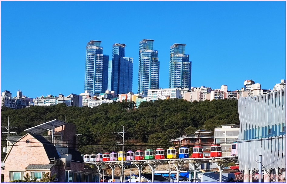 海雲臺Blueline Park 海濱列車,釜山Busan,釜山天空膠囊列車,釜山海雲台HAEUNDAE,釜山版的櫻木花道平交道,青沙浦SNS打卡聖地,面對好景的移動,韓國旅遊