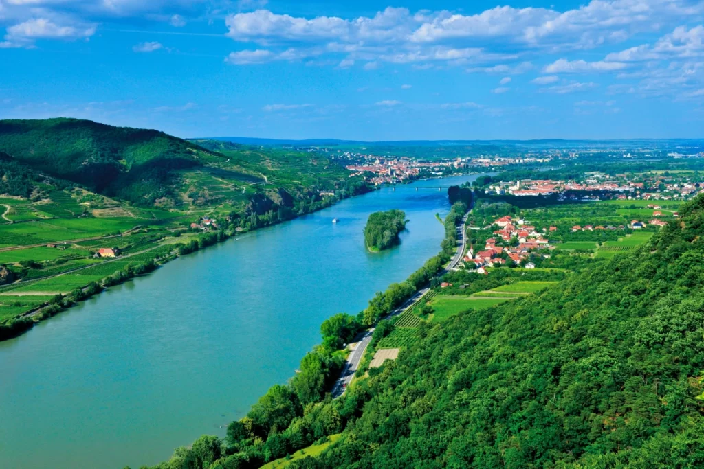 UNIWORD Boutique River Cruises寰宇精品河輪,Weingut 尼古拉霍夫 (Nikolaihof) Wachau,世界上第一個獲得健康葡萄酒獎的酒莊,世界歷史遺產區,奧地利Austria,尼古拉霍夫瓦豪酒莊,杜恩斯堡Durnstien,歐洲深度旅遊,永續旅遊,瓦豪河谷Wachau Valley,生物動力農法Biodynamic Agriculture