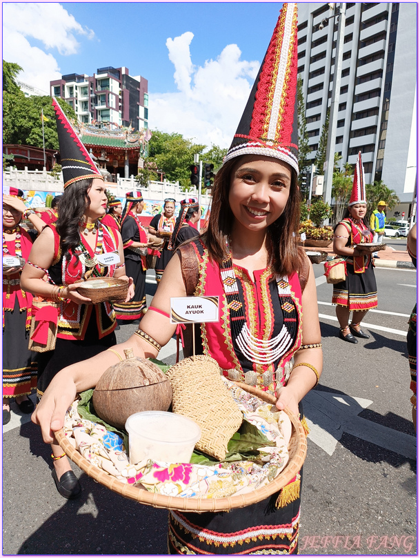 古晉City Tour,古晉KuChing,古晉大伯公廟,古晉老城區,巴都干圓環貓雕像,達雅族豐收祭遊行,馬來西亞Malaysia,馬來西亞旅遊 古晉City Tour,古晉KuChing,古晉大伯公廟,古晉老城區,巴都干圓環貓雕像,達雅族豐收祭遊行,馬來西亞Malaysia,馬來西亞旅遊