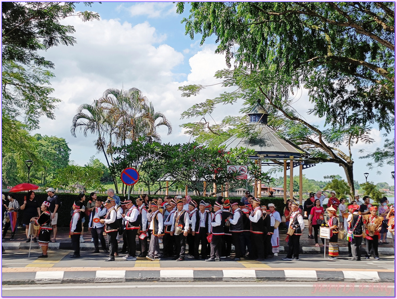 古晉City Tour,古晉KuChing,古晉大伯公廟,古晉老城區,巴都干圓環貓雕像,達雅族豐收祭遊行,馬來西亞Malaysia,馬來西亞旅遊 古晉City Tour,古晉KuChing,古晉大伯公廟,古晉老城區,巴都干圓環貓雕像,達雅族豐收祭遊行,馬來西亞Malaysia,馬來西亞旅遊