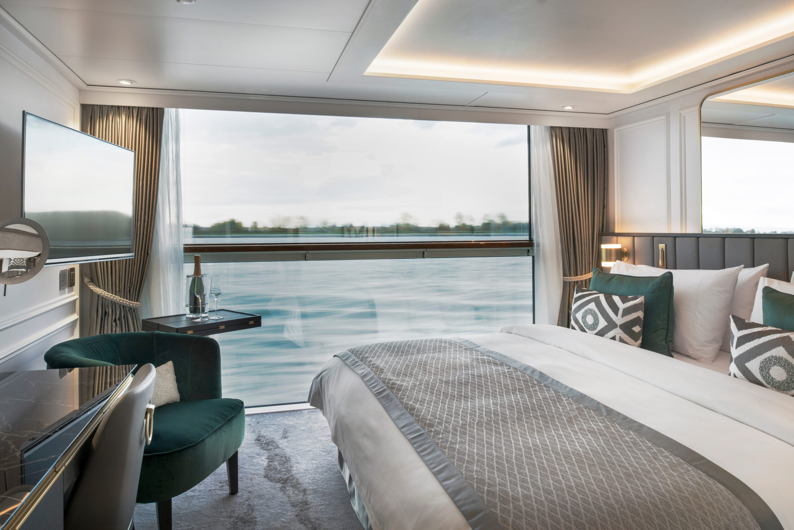 伊莉莎白號S.S. Elisabeth,寰宇精品河輪UNIWORLD Boutique River Cruises,德國Germany,歐洲旅遊,歐洲河輪,法國France,瑞士Switzerland,維多利亞號S.S. Victoria,荷蘭Netherlands,萊茵河中上游河谷