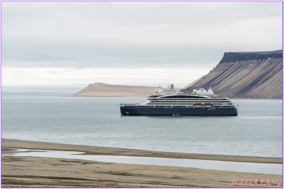 北極Arctic,指揮官夏古號Le Commandant Charcot,極地之旅,極地健行Polar Hike,極地探險,極地跳水Polar Plunge,龐洛PONANT郵輪