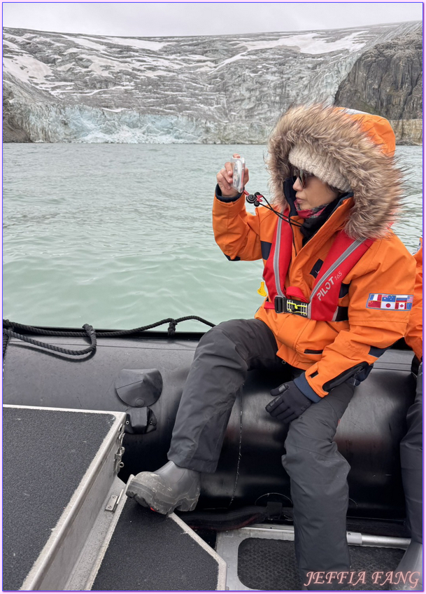 北極Arctic,厚嘴海鴉Brunnichs gullemots,指揮官夏古號Le Commandant Charcot,斯匹茲卑爾根島Spitsbergen,極地之旅,阿爾凱菲耶萊特Alkefjellt,龐洛PONANT郵輪 北極Arctic,厚嘴海鴉Brunnichs gullemots,指揮官夏古號Le Commandant Charcot,斯匹茲卑爾根島Spitsbergen,極地之旅,阿爾凱菲耶萊特Alkefjellt,龐洛PONANT郵輪