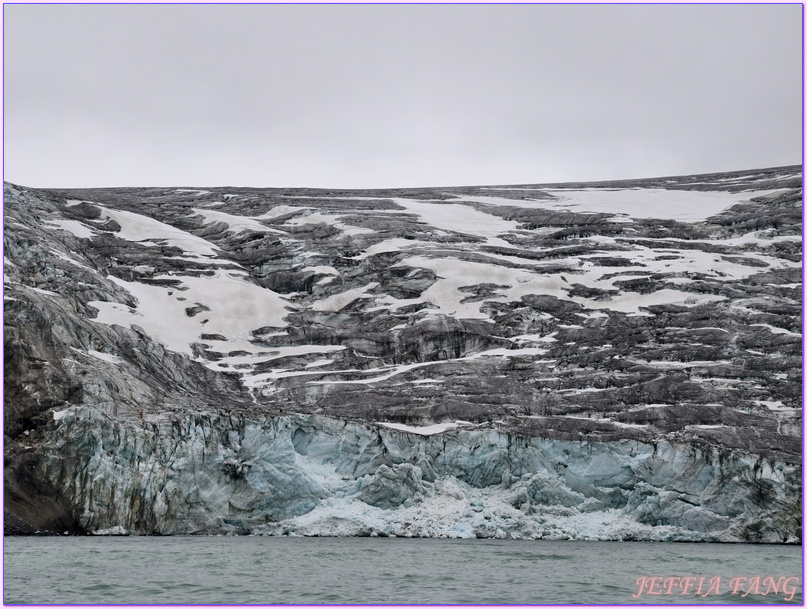 北極Arctic,厚嘴海鴉Brunnichs gullemots,指揮官夏古號Le Commandant Charcot,斯匹茲卑爾根島Spitsbergen,極地之旅,阿爾凱菲耶萊特Alkefjellt,龐洛PONANT郵輪 北極Arctic,厚嘴海鴉Brunnichs gullemots,指揮官夏古號Le Commandant Charcot,斯匹茲卑爾根島Spitsbergen,極地之旅,阿爾凱菲耶萊特Alkefjellt,龐洛PONANT郵輪