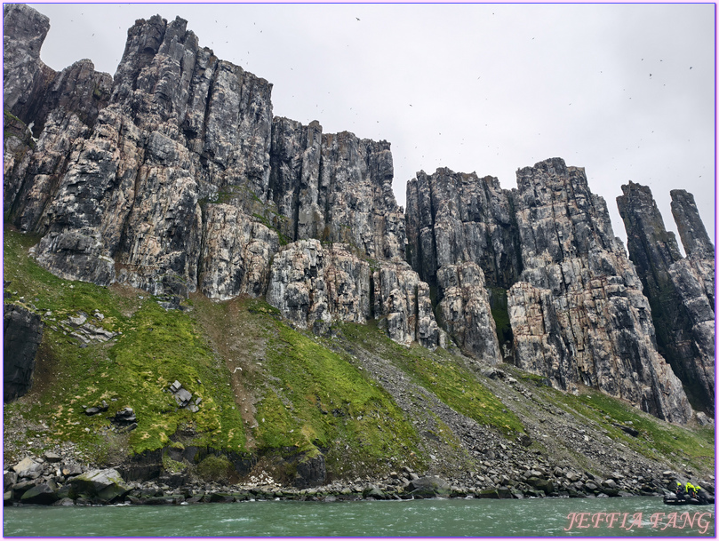北極Arctic,厚嘴海鴉Brunnichs gullemots,指揮官夏古號Le Commandant Charcot,斯匹茲卑爾根島Spitsbergen,極地之旅,阿爾凱菲耶萊特Alkefjellt,龐洛PONANT郵輪 北極Arctic,厚嘴海鴉Brunnichs gullemots,指揮官夏古號Le Commandant Charcot,斯匹茲卑爾根島Spitsbergen,極地之旅,阿爾凱菲耶萊特Alkefjellt,龐洛PONANT郵輪