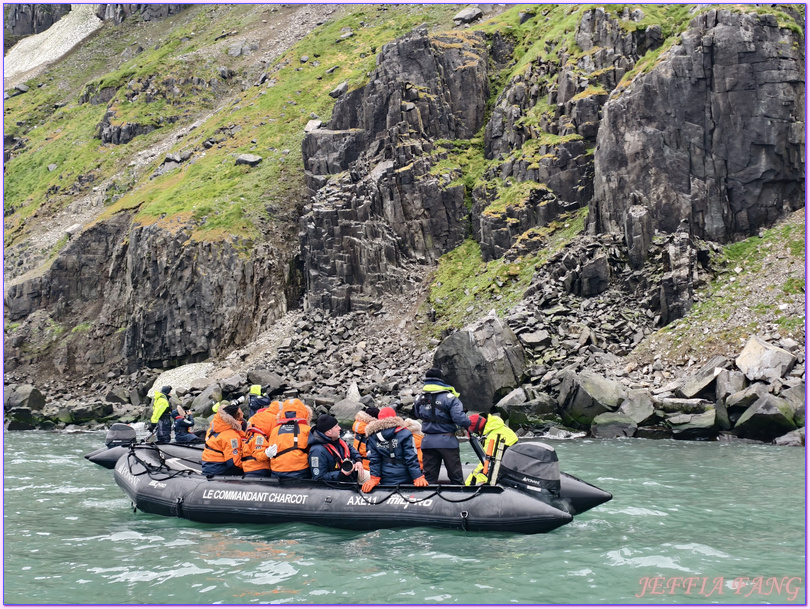 北極Arctic,厚嘴海鴉Brunnichs gullemots,指揮官夏古號Le Commandant Charcot,斯匹茲卑爾根島Spitsbergen,極地之旅,阿爾凱菲耶萊特Alkefjellt,龐洛PONANT郵輪 北極Arctic,厚嘴海鴉Brunnichs gullemots,指揮官夏古號Le Commandant Charcot,斯匹茲卑爾根島Spitsbergen,極地之旅,阿爾凱菲耶萊特Alkefjellt,龐洛PONANT郵輪