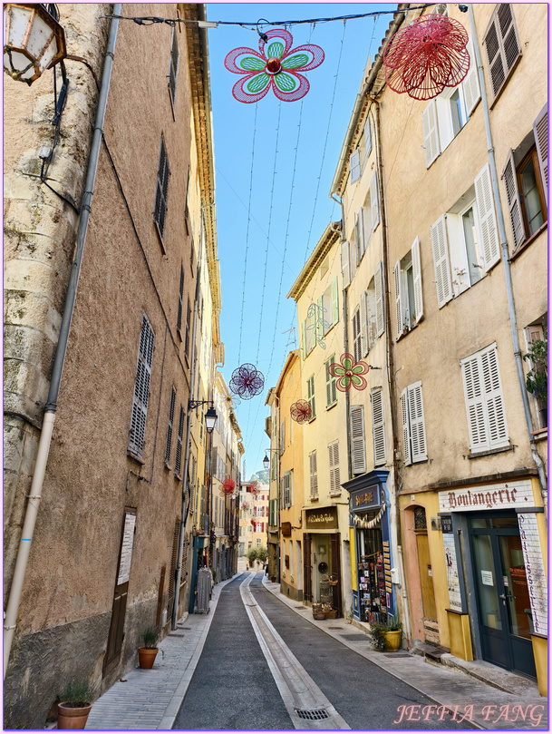 Rocher et grottes troglodytes de Cotignac,普羅旺斯Provence,法國France,法國旅遊,科蒂尼亞克 Cotignac