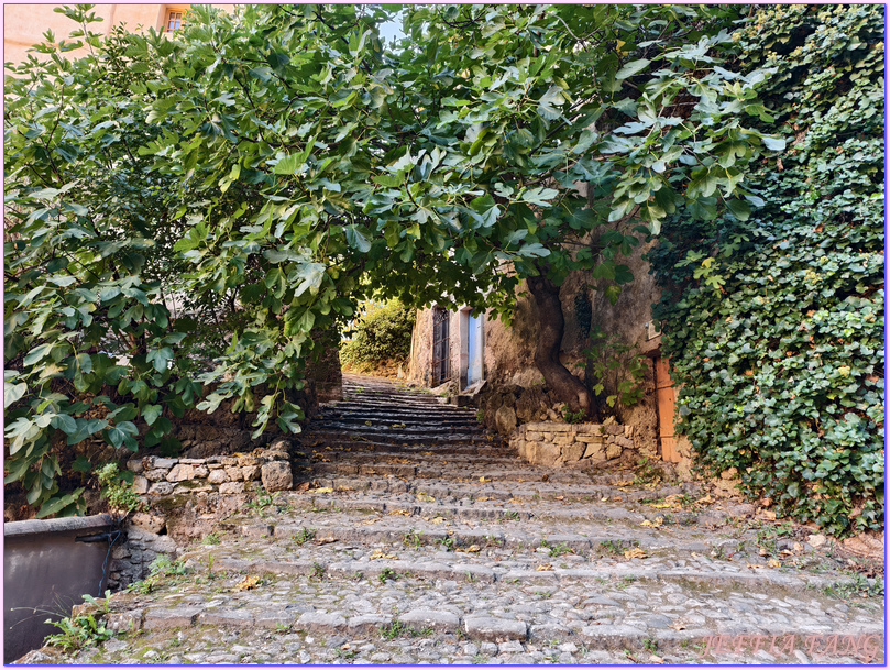 Rocher et grottes troglodytes de Cotignac,普羅旺斯Provence,法國France,法國旅遊,科蒂尼亞克 Cotignac