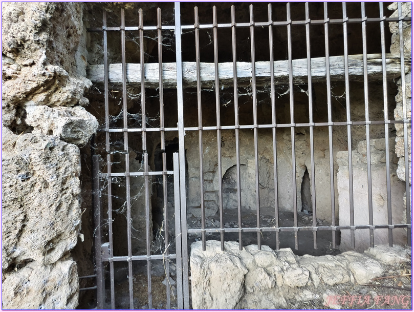 Rocher et grottes troglodytes de Cotignac,普羅旺斯Provence,法國France,法國旅遊,科蒂尼亞克 Cotignac