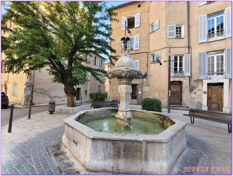 Rocher et grottes troglodytes de Cotignac,普羅旺斯Provence,法國France,法國旅遊,科蒂尼亞克 Cotignac