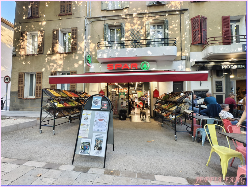Rocher et grottes troglodytes de Cotignac,普羅旺斯Provence,法國France,法國旅遊,科蒂尼亞克 Cotignac